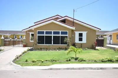 Image de Relax Villa - Perfect Getaway Home -- 5 minutes away from the Ocho Rios, Jamaica