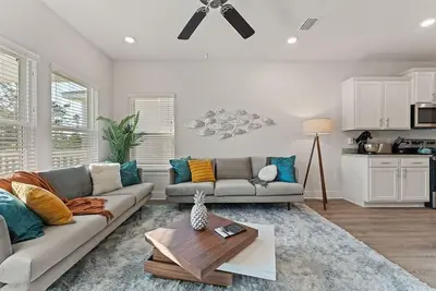 Image de Mins to the Beach! /3 King Beds/Gameroom/Firepit/Dog Friendly