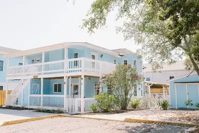 Image de Crystal Blue at Cb - Walking Distance to Beach