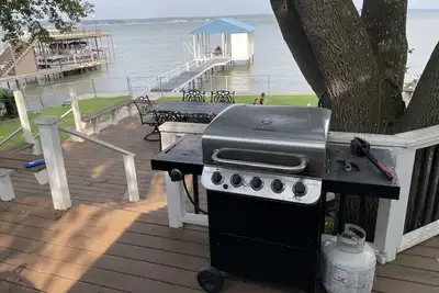Image de Lakefront, 8 beds, 3 bath, sleeps 18, large living area, possible bunk room