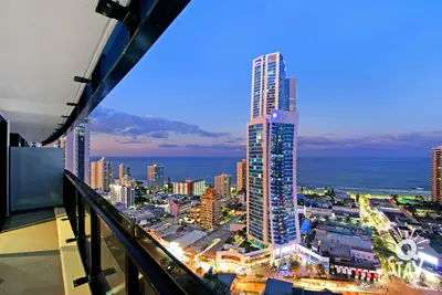 Image de Circle on Cavill - 1 Bedroom + Study Ocean Airbnb