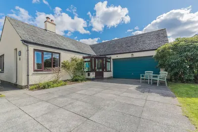 Image de Hazel Cottage - spacious village cottage close to lake