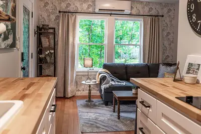 Image de Historic Aubrey Cottage Duplex Walk to Downtown