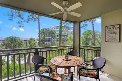 Image de 🌿Tranquil 2/2 Seasonal Getaway with Lake Views in Wild Pines in Bonita Bay! 🌊\"