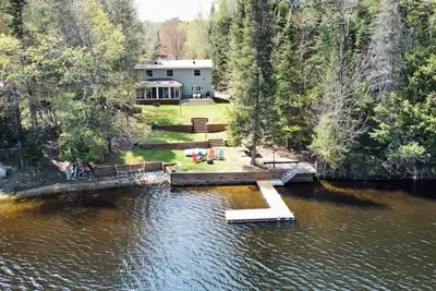 Image de Belle Lake House located on Chateaugay Lake