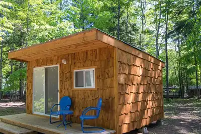 Image de Rustic Bungalow located in a campground