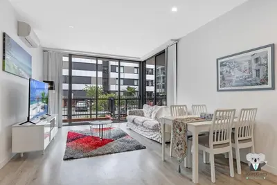 Image de KozyGuru | Penrith | 2 Bed 2 Bath Apt Free Parking