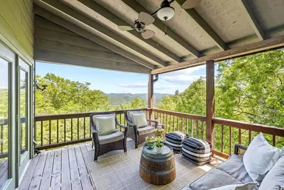 Image de Designer Chic Mountain Home Minutes From Downtown Clayton & Lake Burton