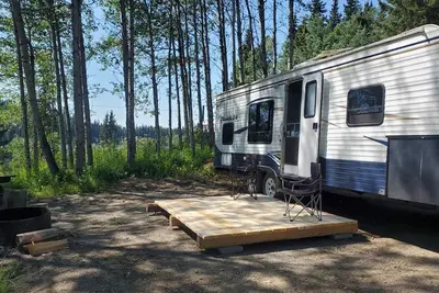 Image de Trailer on Spacious lakefront Campground