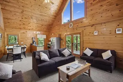 Image de Cabin Retreat: Secluded Deck ~ Hot Tub ~ Game Room
