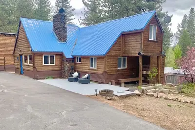 Image de Multi-Generation retreat! Pet friendly w/ fenced yard. 5 min to lake & trails.