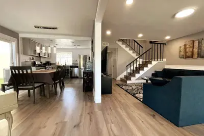 Image de Lakefront house