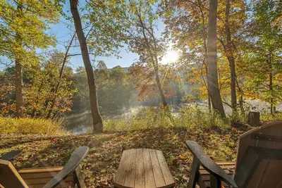 Image de Herons Rest - riverfront, fire pit, wifi, deck, all seasons porch