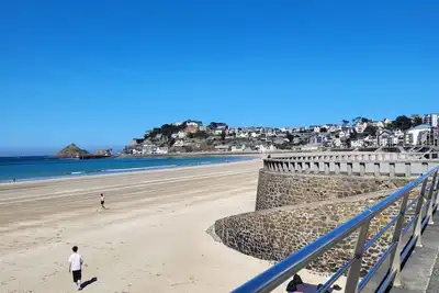 Image de Apartment 4/6 people 50m2 Ground floor + closed courtyard of 30m2 100m from the beach