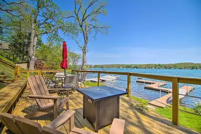 Image de Serene Lakefront Escape: Boat Dock & Grill!