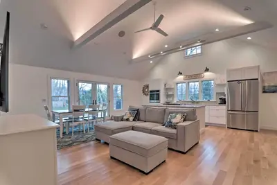 Image de Cape Cod Cottage w/ Fire Pit - Walk to Beach!