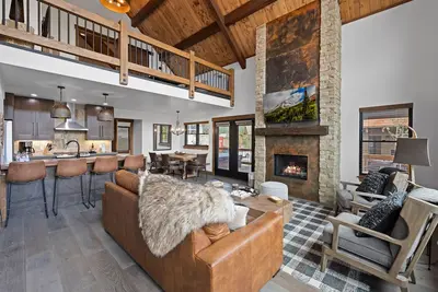 Image de Elk Haven! Two Large Patios, Private Jacuzzi, Indoor/Outdoor Fireplace