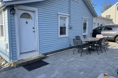 Image de Private cottage walking distance to beach, bay, surfing, boardwalk & playground.