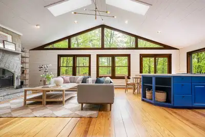 Image de Half Moon by AvantStay | 4br Cabin w/ Large Deck & Yard