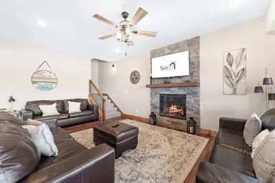 Image de A Life of Luxury Awaits You at this 7 Bed/7 Bath Chateau on Table Rock Lake! !