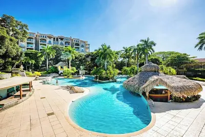 Image de Romantic, luxurious, 2 Br apt. with stunning views