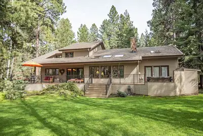 Image de Gh219 | Luxury home in a quiet area w/ hot tub and private big grass yard.