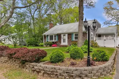 Image de Gorgeous 4 Bedroom, 4 Minutes to Beach, Swan Pond!