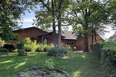 Image de Log Ranch on 240ft bluff overlooking Table Rock Lake