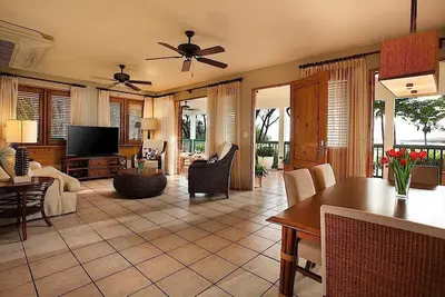 Beachfront Dream! Direct Beach Access, Onsite Pool, Spa, Playground and Parking!