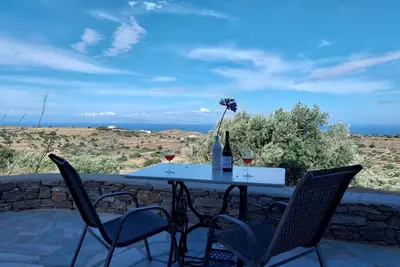 Anthos Lodge with panoramic sea view, surrounded by hiking trails