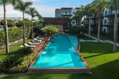 Image de Exclusive 2br Condo w/ Private Work Area