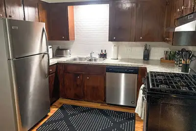Image de Updated 2br Gem: Near Downtown, Eastown, and Egr!