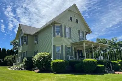 Image de It's A Wonderful Life -Main St Penn Yan-Hot Tub-Seneca/Keuka, Restored Victorian Home-Nightlife