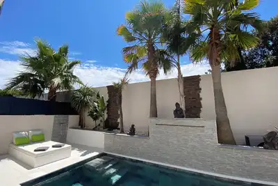Image de Magnifique villa contemporaine climatisée avec piscine privée proche de la plage