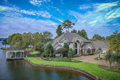 Image de Lake Balboa Executive Home, Lakeview Every Room. Private Peninsula