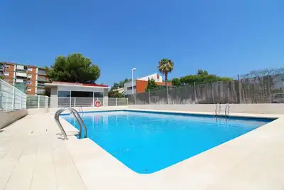 Image de Global Properties: Apartment with terrace and pool on the beachfront