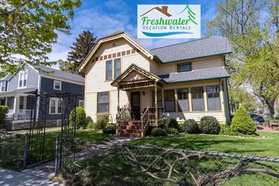 Image de Haven House: Autumn Adventures and Cozy Stays in South Haven