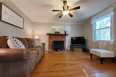 Image de Blue Ridge Mountain Cottage~1 minute from Parkway!