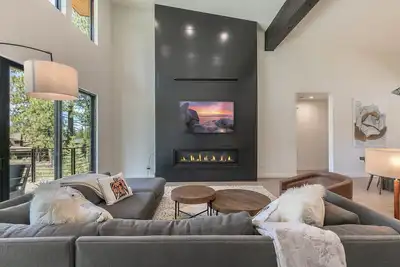 Image de New Mountain Modern Home at Schaffers Mill