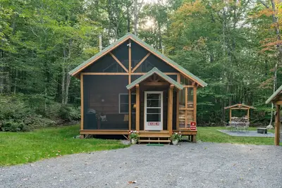 Image de Cozy Adirondack Cabin