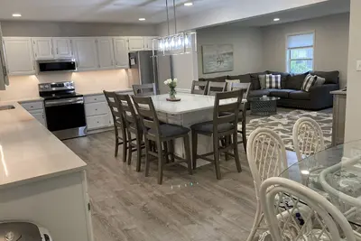 Image de Beautiful Beach House totally renovated 4 Bedroom 2 bath Pet friendly