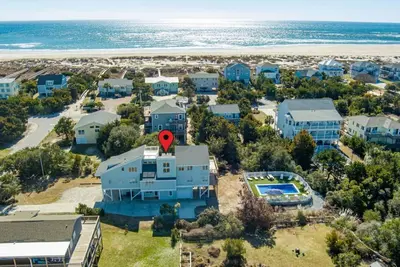 Image de Relaxing Family Retreat · Poolside Duplex Near the Beach