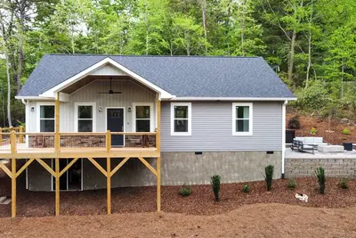 Image de Brand new✦Hot Tub✦15min to Asheville✦Hilltop views!