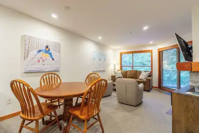 Image de Aspens #325 Prime Ski-in Ski-out! Pool, Hot tubs! Sleeps 6!