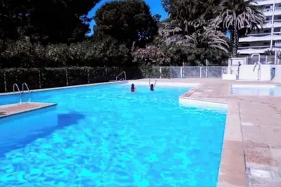 Image de Appartement 4 personnes bord de mer. À 300 m plage et commerces. Piscine privée