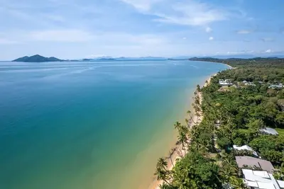 Image de Let all your concerns and stress disappear as you enter Ripples on the Beach.
