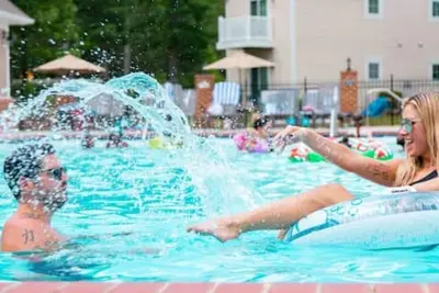 Image de Water Country Usa, Busch Gardens, Pools & Golf are all available attractions