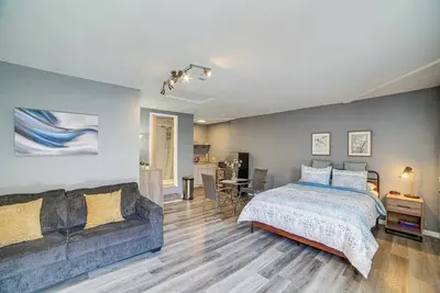 Image de Spacious Studio with Private Entry