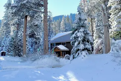Image de Beautiful Lodge near Sierra At Tahoe, On River, Amazing Location, built 2022