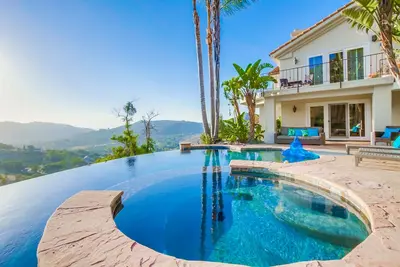 Image de Private Villa with Infinity Pool and Game Room